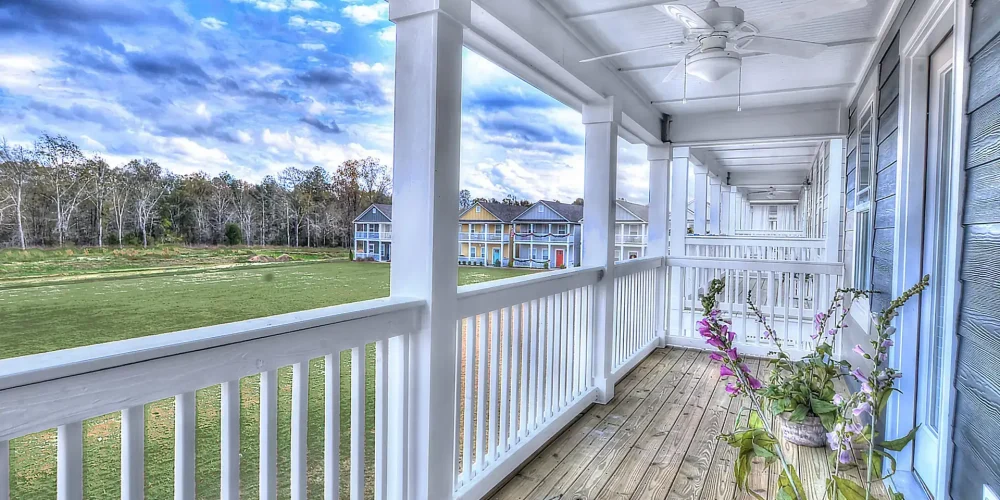 balcony_46640507342_o