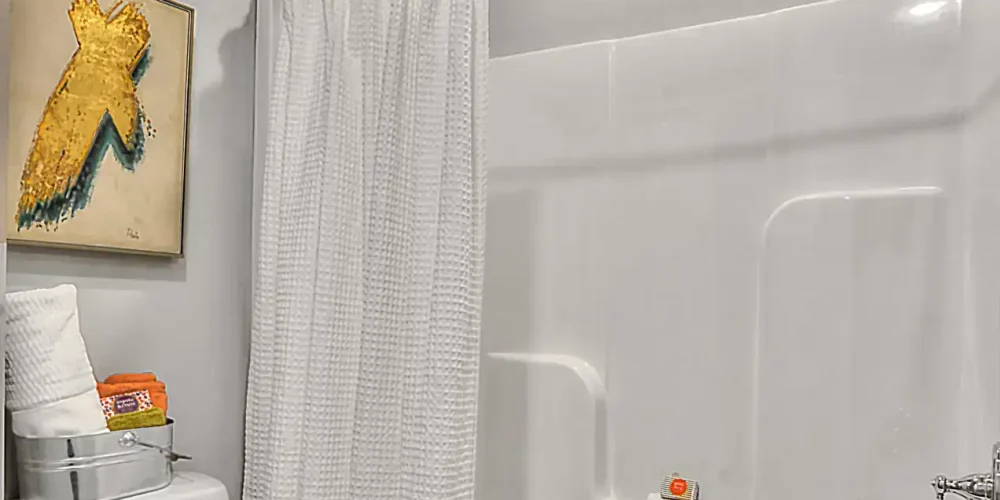 guest-bath_32818515558_o